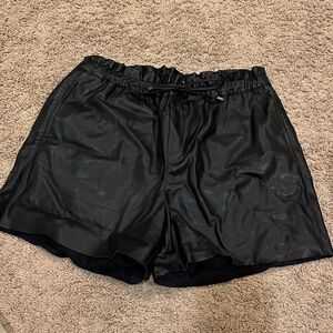 NWT Sz M Faux leather shorts